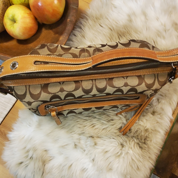 Coach 9363 East West Demi Baguette Gently Used Condition - Picture 5 of 15